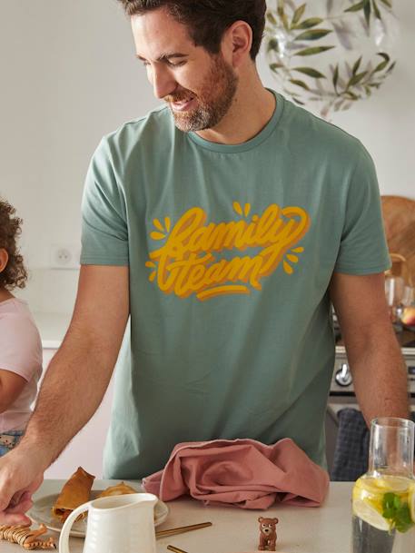 vertbaudet x Studio Jonesie: Herren T-Shirt FAMILY TEAM, Bio-Baumwolle - graugrün - 1